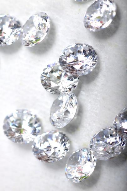 ジュエリーのための美しい鮮やかな結晶ジルコニアダイヤモンドビーズのクローズアップ  - 写真・画像