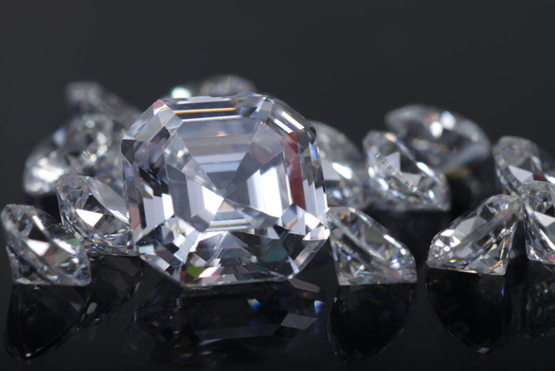 Close up shot of beautiful brilliant crystal zirconia diamond beads for jewelry  - Zdjęcie, obraz
