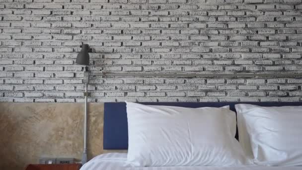 imágenes del dormitorio amueblado de lujo en el hotel - Metraje, vídeo
