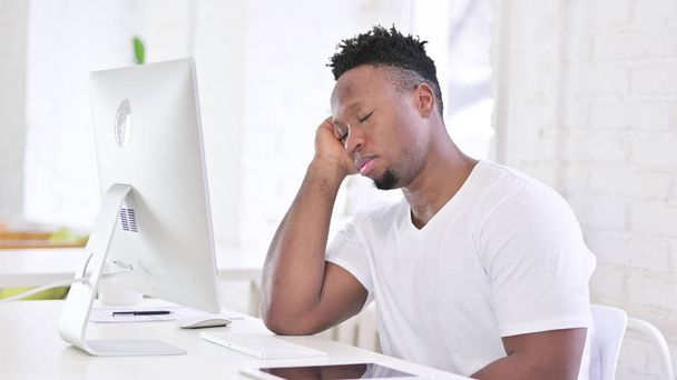 Sleepy Young African Man Sleeping in Office - Photo, image