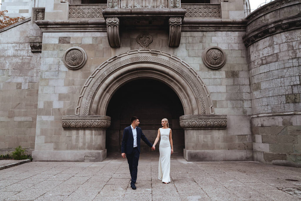 Happy bride and groom near old castle - Fotografie, Obrázek