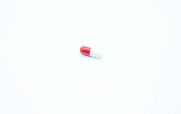 tablets, capsules, vitamins, located on a white background - Foto, Imagen