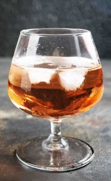 cognac with ice cubes - Φωτογραφία, εικόνα