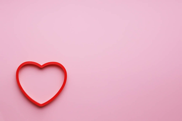 Srdce na růžovém pozadí. Koncept dovolené. 14. února, Valentýn, Den matek. - Fotografie, Obrázek
