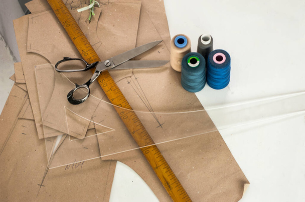 couturiers patterns, threads and scissors, equipment, sewing workshop - Foto, imagen