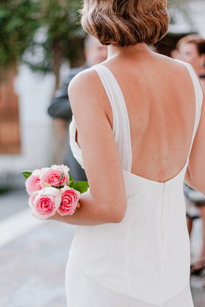 A bride holding a bouquet of flowers - Photo, Image