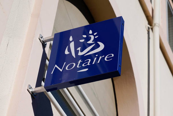 Notar Französisch Notar Board Zeichen Logo Eingang Gebäude Büro - Foto, Bild
