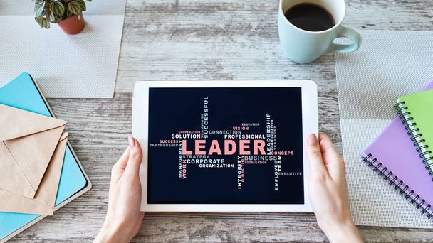Líder, Leadership conceito palavras nuvem, na tela do dispositivo. - Foto, Imagem
