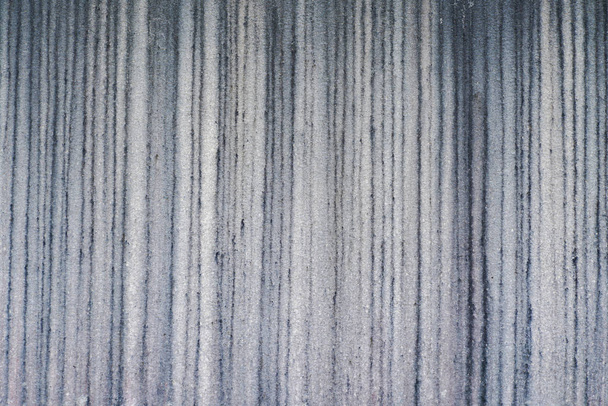Gri beton duvar dekoratif gri alçı dikey çizgiler desen arka plan - Fotoğraf, Görsel