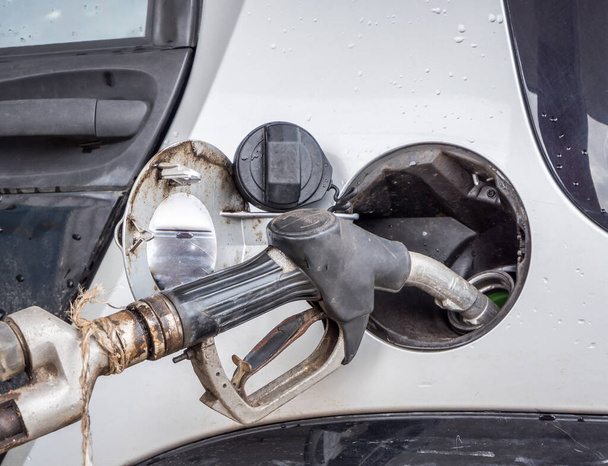 Refuelling a car at the filling station - Foto, Imagen