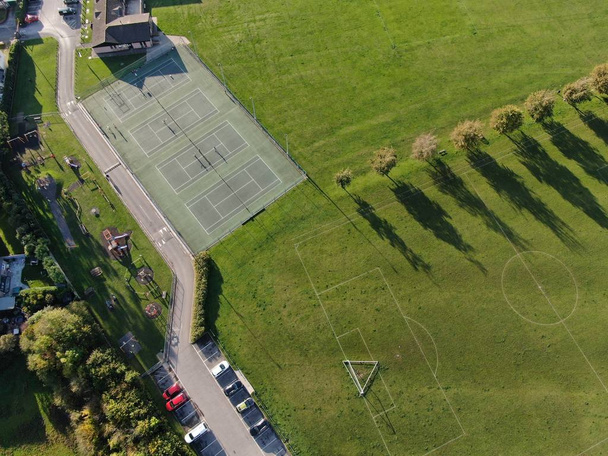 vue aérienne du parc montrant les courts de tennis sous le soleil du soir
 - Photo, image