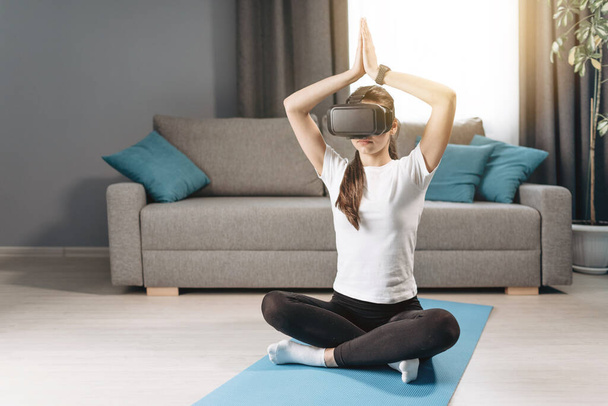 Athletic Woman Sitting in Padmasana With VR Headset on - Foto, Imagem