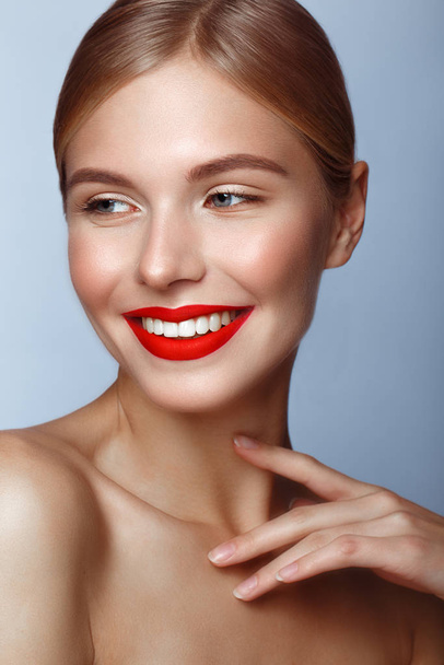Beautiful girl with red lips and classic makeup. Beauty face. - Valokuva, kuva