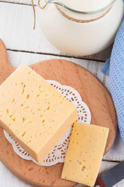 γαλακτοκομικά προϊόντα - τυρί, γάλα το κανάτι - Φωτογραφία, εικόνα