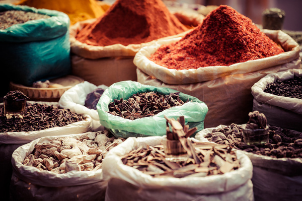 Mercado de especias tradicionales en la India
. - Foto, Imagen