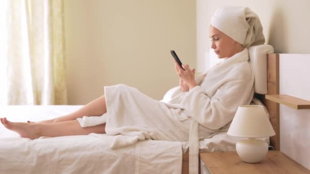 Woman using phone after shower. - Záběry, video