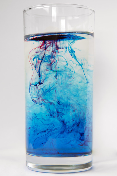 Water and ink in glass, вода и краситель в стеклянном стакане - Zdjęcie, obraz