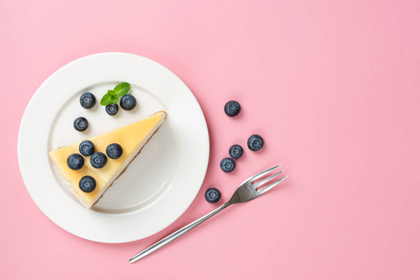 Cheesecake Slice On Pink Background - Foto, afbeelding