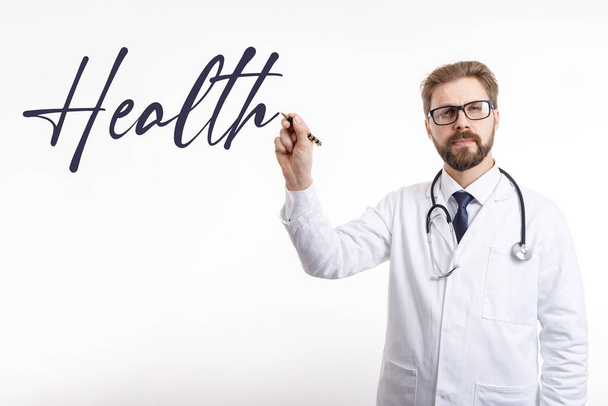 Arzt in Brille schreibt Gesundheitswort in die Luft - Foto, Bild