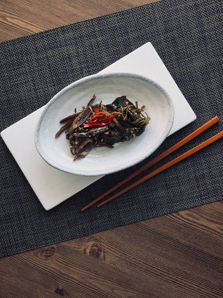 Korealainen ruoka Sekoitettu sardelli ja seesami - Valokuva, kuva
