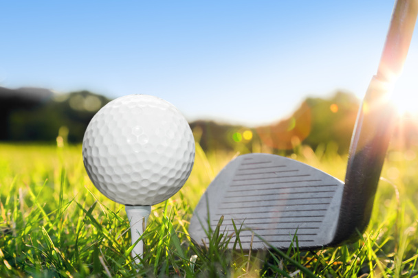 Golf ball on white tee and golf club preparing to shot. - Photo, Image