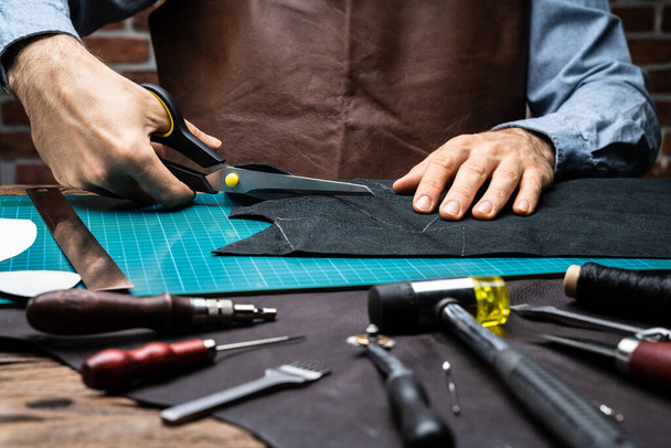 Shoemaker Working With Leather At Tailoring Workshop - Φωτογραφία, εικόνα