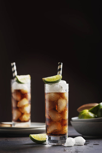 Alcoholic cocktail cuba libre - Фото, изображение
