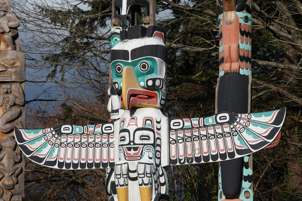 Una collezione di totem da Stanley Park
 - Foto, immagini