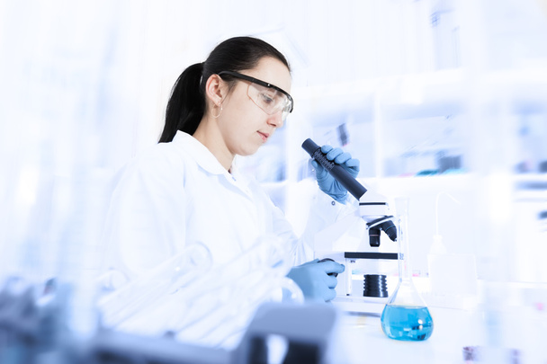 Laboratory assistant in the laboratory of of food quality - Foto, Imagem