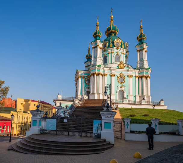 Живописный вид на Андреевский храм в Киеве, Украина
 - Фото, изображение