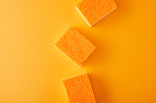 top view of sponges for dish washing on orange - Foto, Imagem