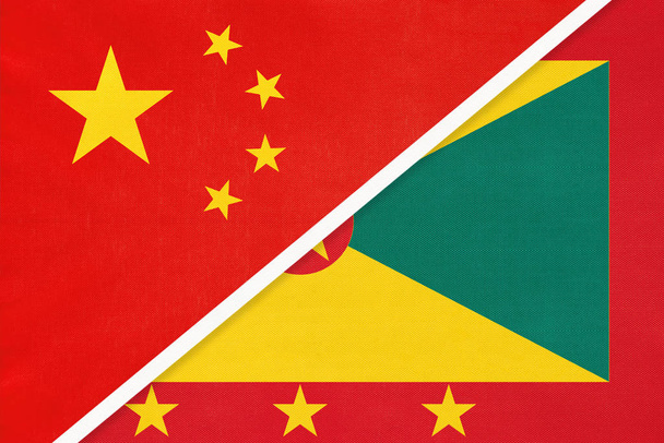 Chine ou RPC vs drapeau national de la Grenade du textile. Relations entre les pays asiatiques et américains
. - Photo, image