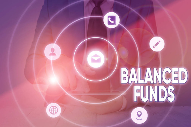 Записка о сбалансированных фондах. Бизнес-концепция гибридного взаимного фонда, объединяющего различные ценные бумаги
 - Фото, изображение