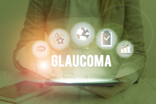 Un biglietto che mostra il glaucoma. Business concept per le malattie degli occhi che causano danni al nervo ottico Perdita della vista
 - Foto, immagini