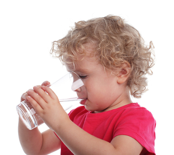 Kind mit einem Wasserglas - Foto, Bild