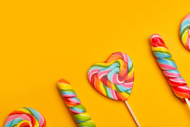 Tasty lollipops on color background - Foto, imagen