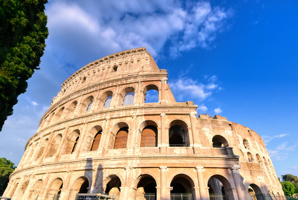 El Coliseo Romano en Roma, Italia
. - Foto, imagen