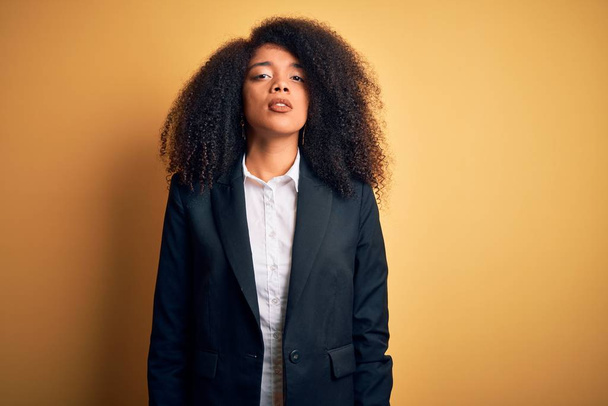 Young beautiful african american business woman with afro hair wearing elegant jacket Relaxed with serious expression on face. Simple and natural looking at the camera. - Φωτογραφία, εικόνα