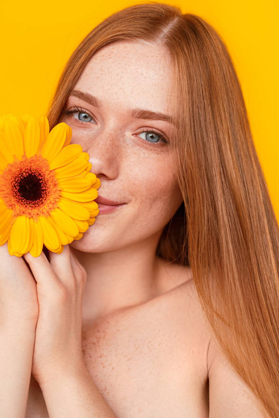 Happy ginger woman with flower - Foto, Imagen