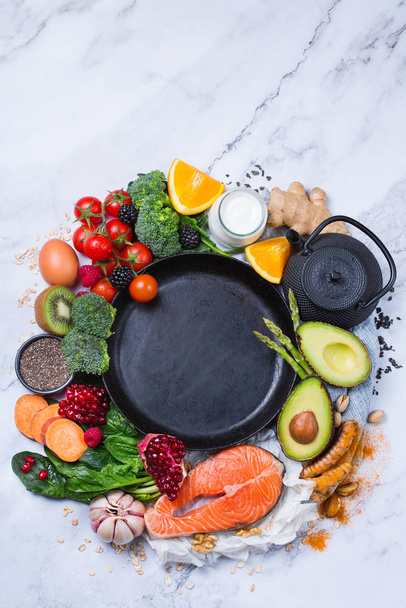 Sortimento de alimentos saudáveis, ingredientes superalimentares para cozinhar em
 - Foto, Imagem