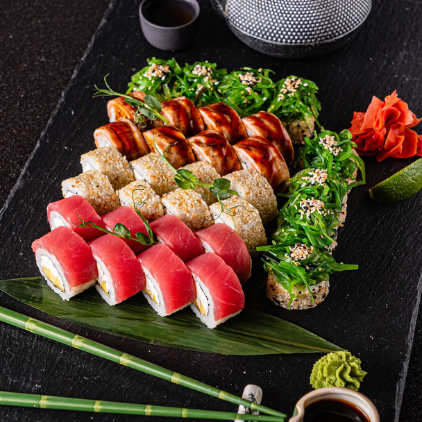 sushi on the black background - Фото, зображення