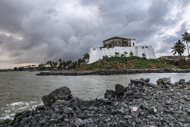 Fort Saint Anthony a été construit par les Portugais en 1515 dans la ville d'Axim, situé au Ghana Afrique de l'Ouest
 - Photo, image