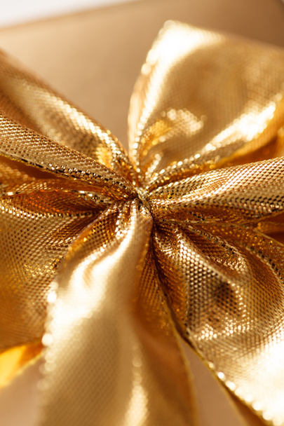 Present with gold bow - Φωτογραφία, εικόνα