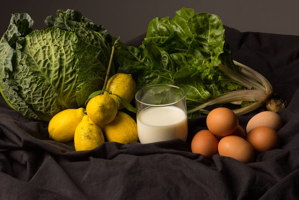 Овощной натюрморт с лимонами и яйцами
 - Фото, изображение