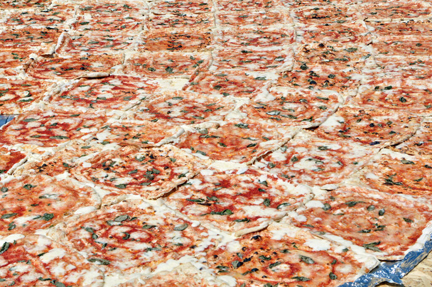 Очень большая пицца
 - Фото, изображение