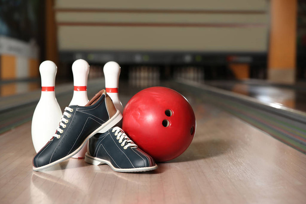 Shoes, pins and ball on bowling lane in club - Φωτογραφία, εικόνα