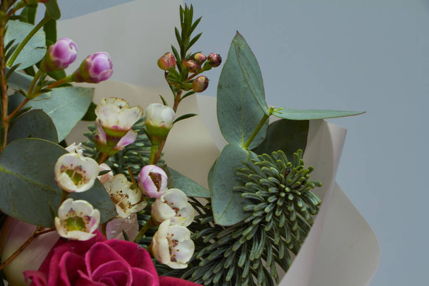 Detail closeup of romantic bridal or congratulatory bouquet, light gray background, selective focus - 写真・画像