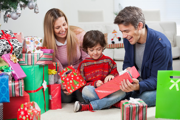 Parents Giving Christmas Present To Son - Foto, imagen