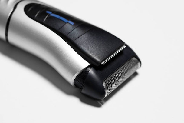 Сучасна батарея Electric Shaver для людини ізольована на білому фоні з відсіканням path.High-resolution photo.Top spect.Close-up. - Фото, зображення