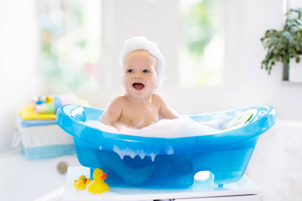 Little baby taking a bath - Foto, Imagem